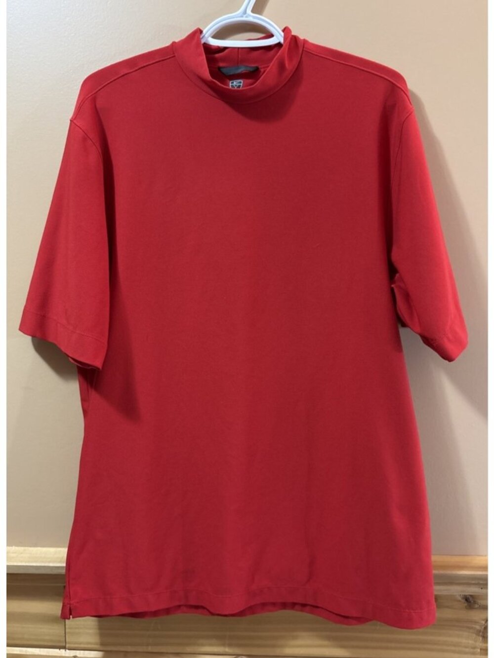 Nike Golf Mens High Collar Short Sleeve Red Shirt Medium RN 56323 CA 05553